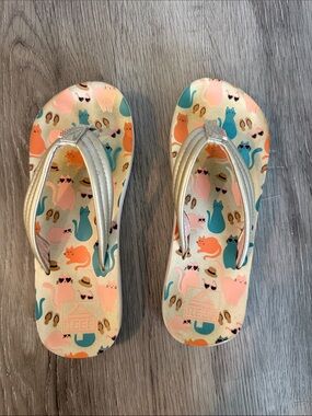 Reef Kids Cat Pattern Flip Flops Sandals Shoes